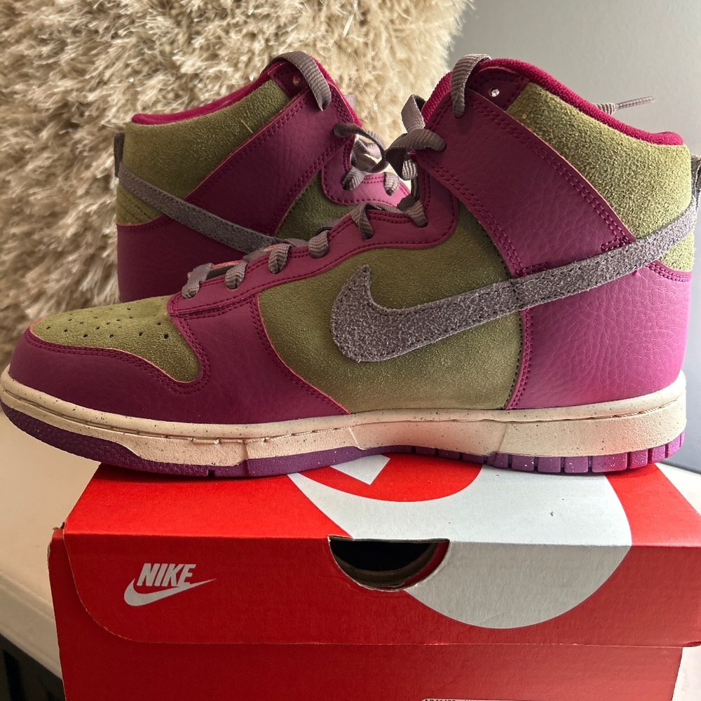 Used Nike dunk high dynamic berry grand purple